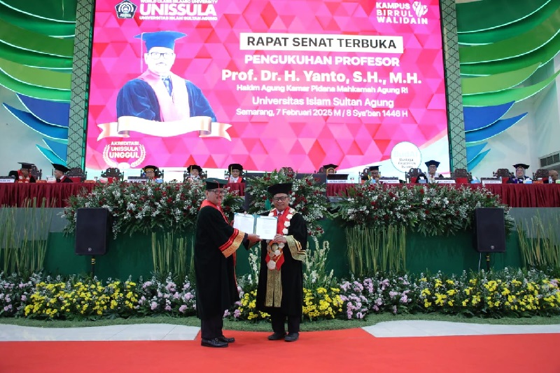 Juru Bicara Mahkamah Agung Yanto baru saja dikukuhkan sebagai profesor (Guru Besar) dari Universitas Islam Sultan Agung, Semarang, Jawa Tengah pada 7 Februari 2025. Foto dokumentasi MA