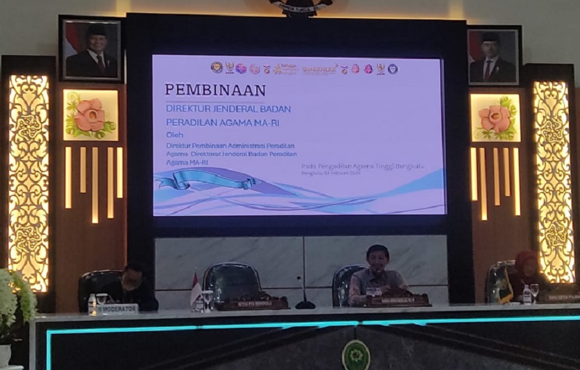 Pembinaan oleh Direktur Pembinaan Administrasi Badilag Sutarno, S.I.P., M.M., mewakili Direktur Jenderal Badilag dalam acara pembukaan Rakerda PTA Bengkulu. Foto dokumentasi PTA Bengkulu.