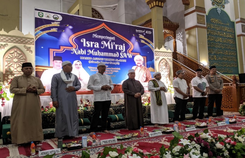 Pengadilan Agama (PA) Sampit mengikuti kegiatan peringatan Isra Mikraj Nabi Muhammad SAW 1446 H di Masjid Agung Wahyu Al-Hadi (Kompleks Islamic Center Sampit) pada Senin malam, 10 Februari 2025. Foto dokumentasi PA Sampit.