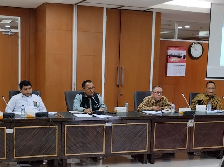 Dari kiri ke kanan: Dr. Heru Pramono, SH., M.Hum.; Dr. Achmad Setyo Pudjoharsoyo, SH., M.Hum.; Dr. Drs. Abdul Manaf, MH.; Brigjen (Purn.) Hidayat Manao, SH., MH. Foto dokumentasi MA