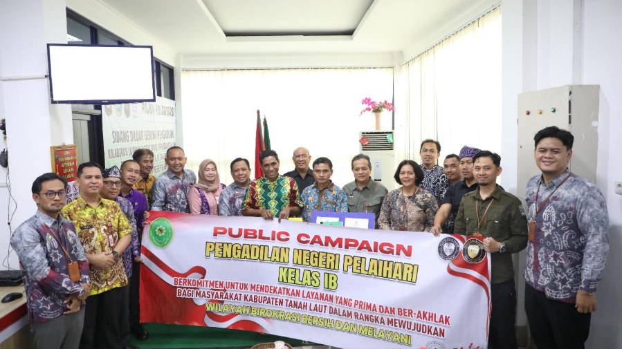 Pelaksanaan kampanye publik oleh PN Pelaihari saat uji coba sidang terhadap permohonan pencatatan perkawinan yang terlambat dan sidang pengesahan anak. Foto: dokumentasi PN Pelaihari