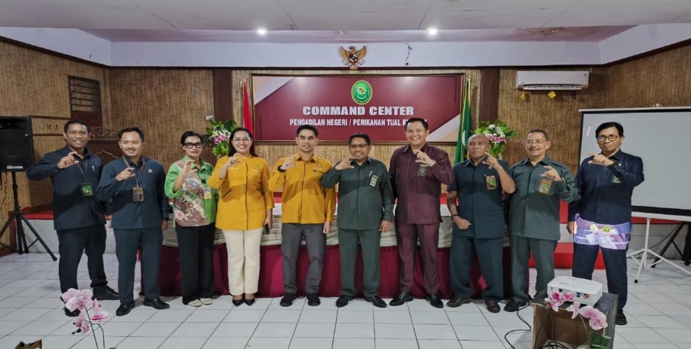 PN Tual bersama Uningrat menandatangani MoU dalam bidang pendidikan, pengajaran, penelitian dan pengabdian kepada masyarakat pada Selasa, 11 Februari 2025. Foto dokumentasi PN Tual.