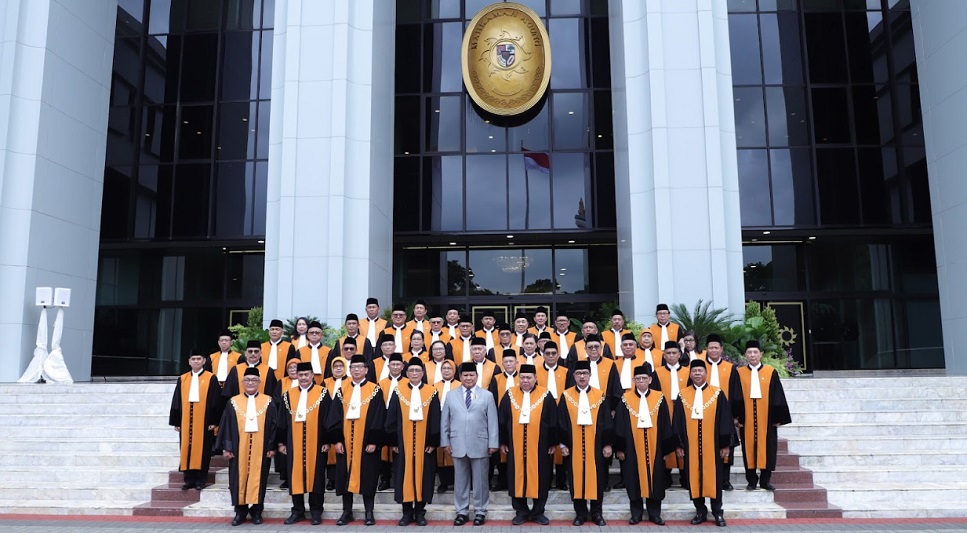 Presiden Prabowo Subianto, menghadiri Sidang Istimewa Laptah MA 2024 yang digelar di Gedung Mahkamah Agung, Jalan Medan Merdeka Utara, Jakarta Pusat, Rabu (19/02/2025). Foto dokumentasi MA