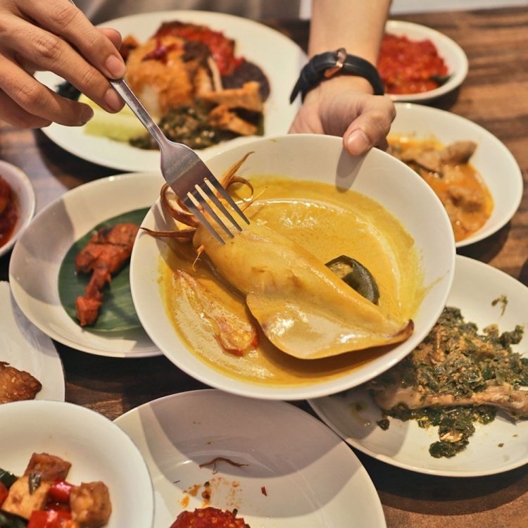 IIustrasi, rumah makan nasi Padang. Foto: rajominang.id