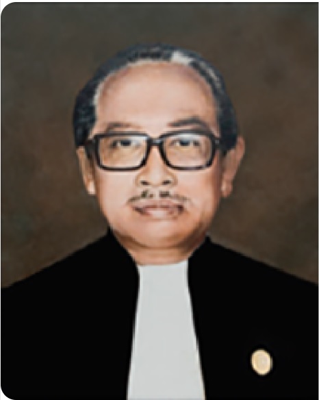 Raden Soebekti adalah Ketua Mahkamah Agung Republik Indonesia periode 1968 hingga 1974. Beliau lahir pada 14 Mei 1914 dan wafat pada 9 Desember 1992. Foto dokumentasi peradi-tasikmalaya.or.id