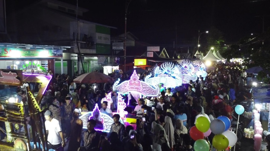 Festival Arakan Sahur atau dikenal Arakan Sahur, merupakan festival tahunan yang diselenggarakan di Kuala Tungkal, Kabupaten Tanjung Jabung Barat, Provinsi Jambi selama bulan suci Ramadan. Foto dokumentasi PN Kuala Tungkal.