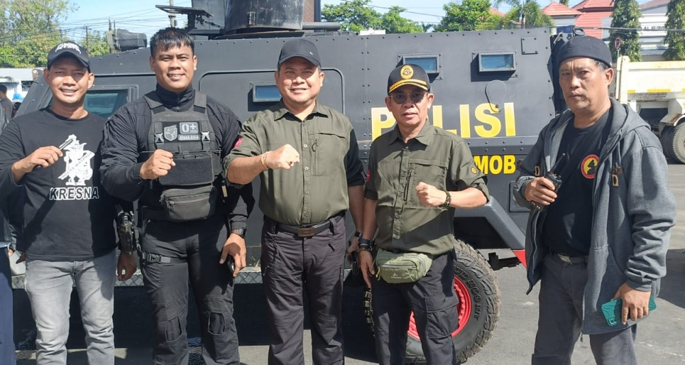 Ketua Pengadilan Negeri Makassar Kelas IA Khusus Dr. I Wayan Gede Rumega,SH.,MH. memimpin langsung di lapangan pelaksanaan eksekusi perkara. Foto dokumentasi PN Makassar