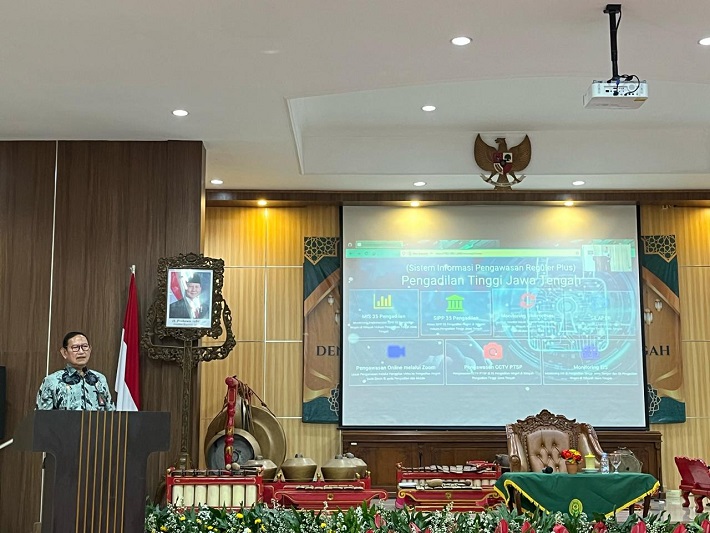 Peluncuran aplikasi SIWAREG (Sistem Informasi Pengawasan Reguler) plus oleh Pengadilan Tinggi Jawa Tengah menjadi langkah penting dalam mendukung transparansi, efisiensi, dan efektivitas pengawasan di lingkungan peradilan. Foto dokumentasi PT Jawa Tengah.