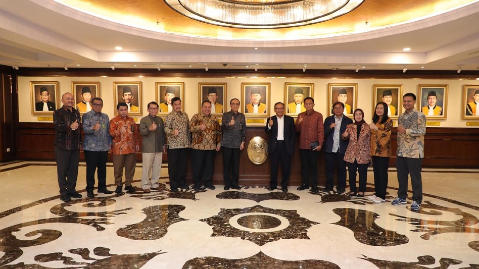Ketua Dewan Pers Komaruddin Hidayat bersama jajaran pengurus Dewan Pers melakukan kunjungan ke Mahkamah Agung (MA) pada Jumat  (16/5/2025) pagi. Foto Humas MA