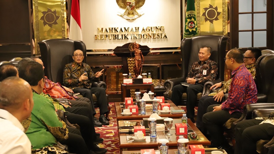 Ketua Mahkamah Agung (MA) Prof. Dr. Sunarto, S.H., M.H.menerima kunjungan audiensi dari Pansel Anggota KY di kantor Mahkamah Agung, Jakarta, pada Senin (19/5/2025). Foto dokumentasi Humas MA