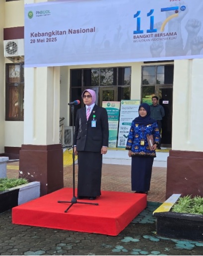 Ketua Pengadilan Tinggi Sulawesi Tengah Y.M. Dr. Hj. Nirwana, S.H., M.Hum. hadir dan bertindak langsung sebagai inspektur upacara di Kantor PN Buol. Foto dokumentasi PN Buol