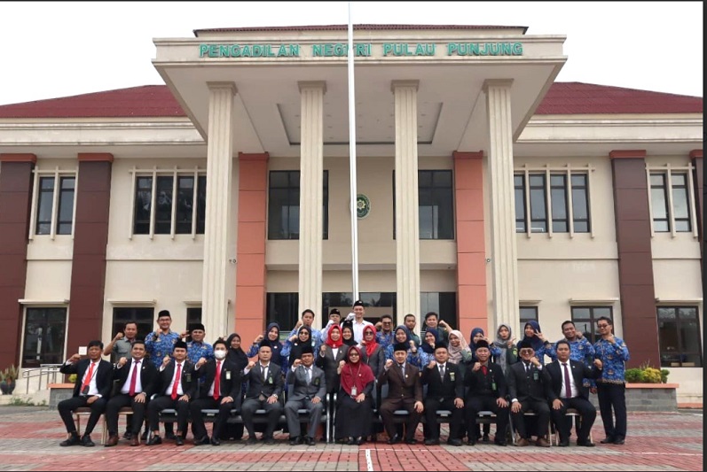 Pengadilan Negeri Pulau Punjung kembali mencatatkan capaian membanggakan dalam hal kedisiplinan hakim dan aparatur peradilannya. Foto dokumentasi PN Pulau Punjung.