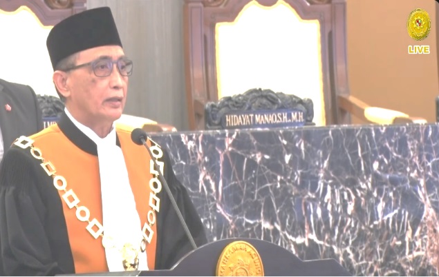 Ketua Mahkamah Agung, Prof. Dr. H. Sunarto, S.H., M.H., mengambil sumpah dan melantik para Ketua Pengadilan Tingkat Banding tersebut di Ruang Prof. Kusumah Atmaja, Gedung Mahkamah Agung, Jakarta pada Kamis (5/6/2025). Foto YouTube MA