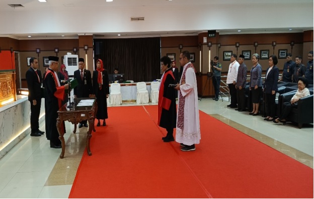 Pelantikan Albertina Ho, sebagai Wakil PT DKI Jakarta. Foto dokumentasi PT DKI Jakarta.
