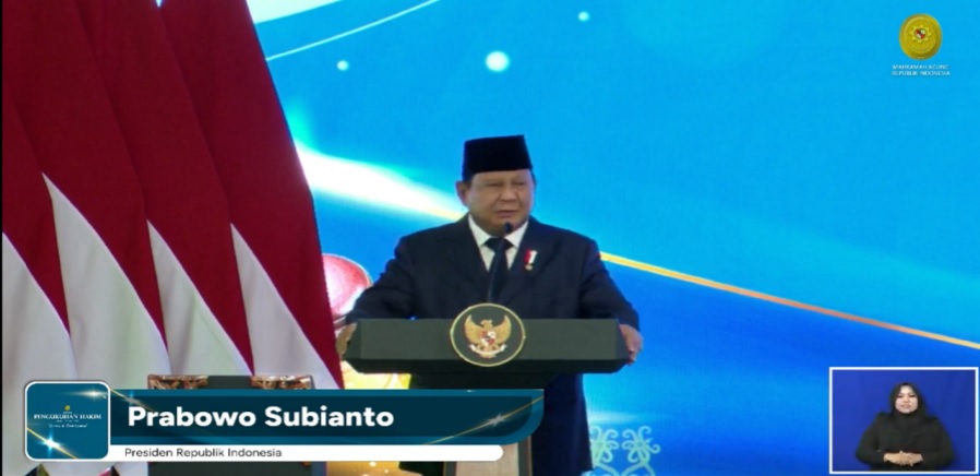 Presiden Republik Indonesia Jenderal TNI (Pur) Prabowo Subianto,memberikan sambutan pada acara pengukuhan Hakim Cadas Foto: Youtube MA