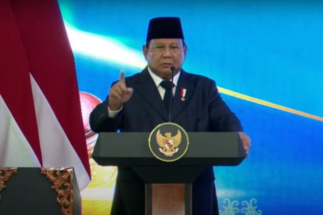 Presiden Prabowo Subianto memberikan sambutan pada acara pengukuhan Hakim Cadas. Foto: YouTube MA