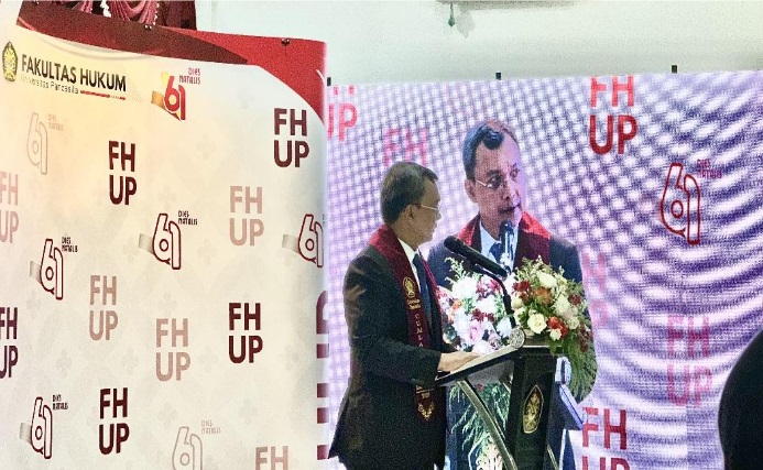 Hakim Tinggi Palembang, Edward T. H. Simarmata, S.H., LL.M., M.TL. dalam Sidang Terbuka Promosi Doktor Ilmu Hukum Universitas Pancasila, Jakarta. Foto dokumentasi penulis.