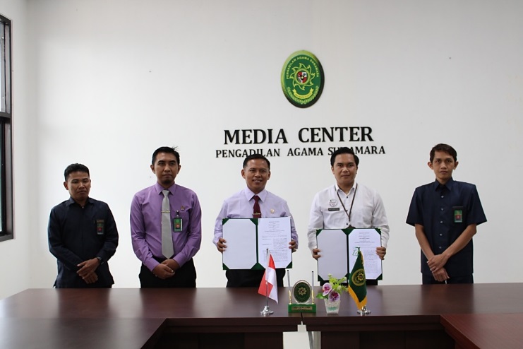 Jajaran PA Sukamara dan Mitra Manager Hotel setelah menandatangani kerja sama. Foto dokumentasi PA Sukamara