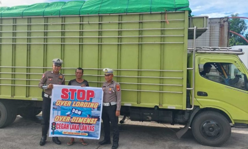 Dalam upaya menekan angka kecelakaan lalu lintas dan menjaga ketertiban di jalan raya Satlantas Polres Maros menggelar kegiatan sosialisasi ODOL pada komunitas sopir truk, Sabtu (14/6/2025). Foto tribratanews.sulsel.polri.go.id