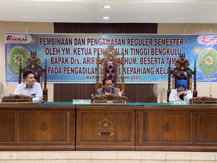 Pengadilan Negeri Kepahiang mendapat kunjungan dari Ketua Pengadilan Tinggi (KPT) Bengkulu Drs. Arifin, S.H., M.Hum., didampingi oleh Ketua Darmayukti Karini Provinsi Bengkulu dan Hakim Tinggi Pengadilan Tinggi Bengkulu. Foto dokumentasi PN Kepahiang.