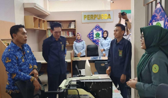 Suasana galeri PA Lebong yang berada di MPP Lebong bersama dengan Bupati Lebong.  Foto dokumentasi PA Lebong.