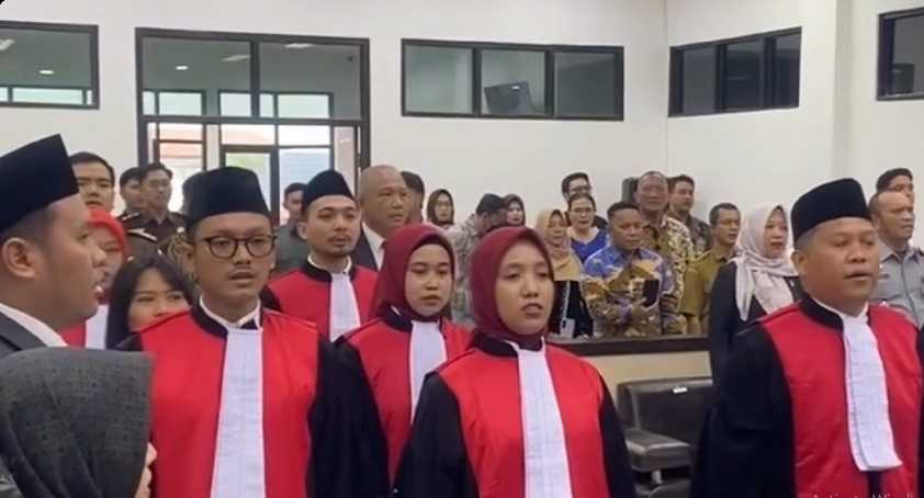 Pelantikan hakim di Ruang Sidang Utama Pengadilan Negeri Rantau, Selasa (23/6/2025). Foto Instagram PN Rantau