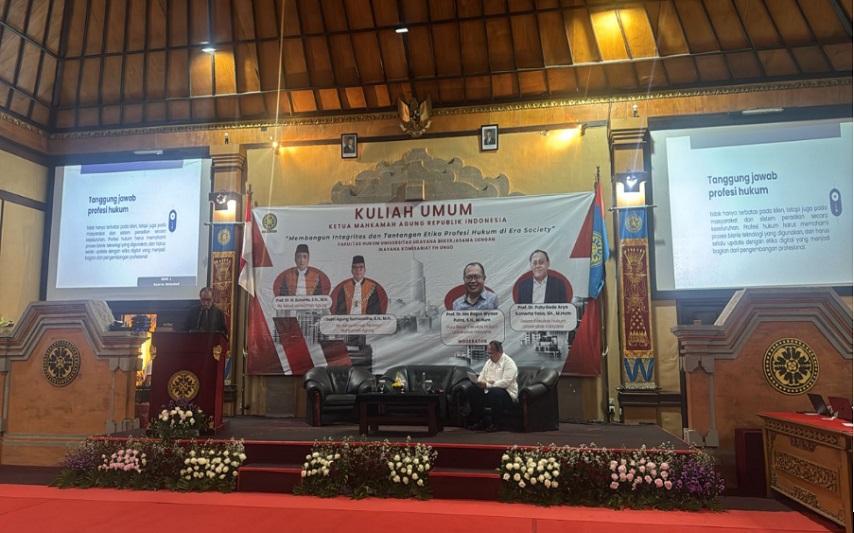 Ketua Mahkamah Agung memberikan Kuliah Umum di Universitas Udayana, Denpasar. Foto dokumentasi: Humas MA