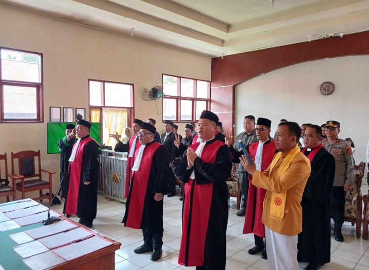 Hakim PN Buol yang dilantik pada Rabu (25/6/2025). Foto dokumentasi PN Buol.