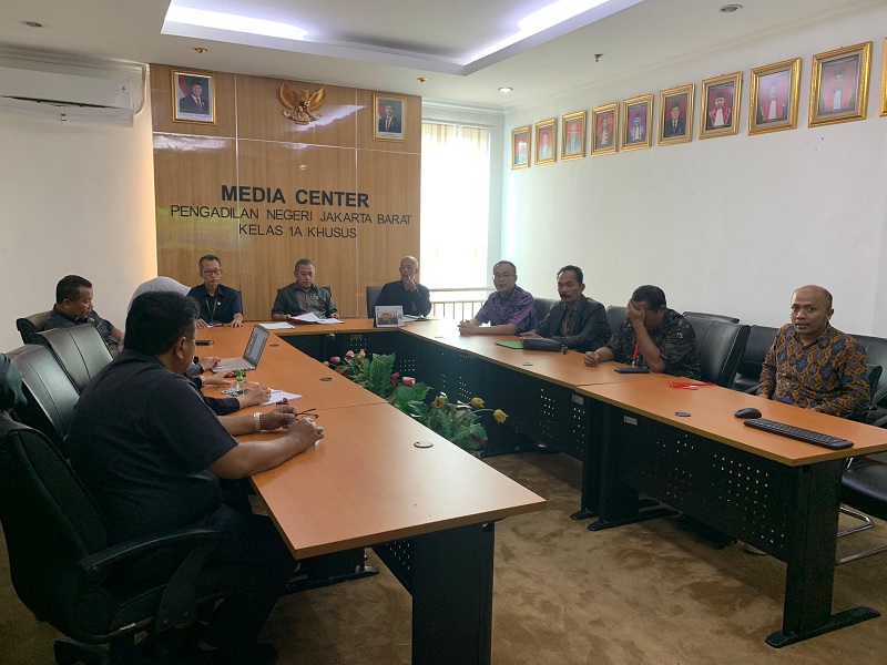 Perkumpulan Mediator Non Hakim Indonesia (PMNHI) mengadakan audiensi dengan Ketua Pengadilan Negeri Jakarta Barat Moehammad Panji Santoso, S.H., M.H., pada Selasa (3/6/2025). Foto PN Jakarta Barat.