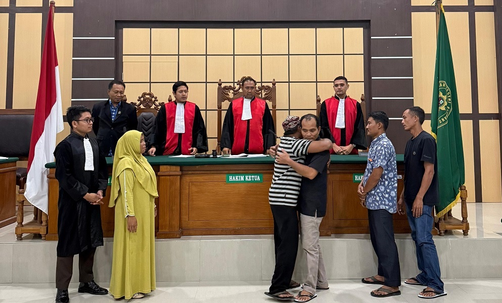 Majelis Hakim Pengadilan Negeri Sinabang berhasil menerapkan keadilan restoratif dalam perkara pidana penganiayaan dengan Terdakwa Zainuddin Bin Basri. Putusan dengan Nomor 11/Pid.B/2025/PN Snb ini dibacakan pada Rabu (2/7/2025. Foto Humas PN Sinabang