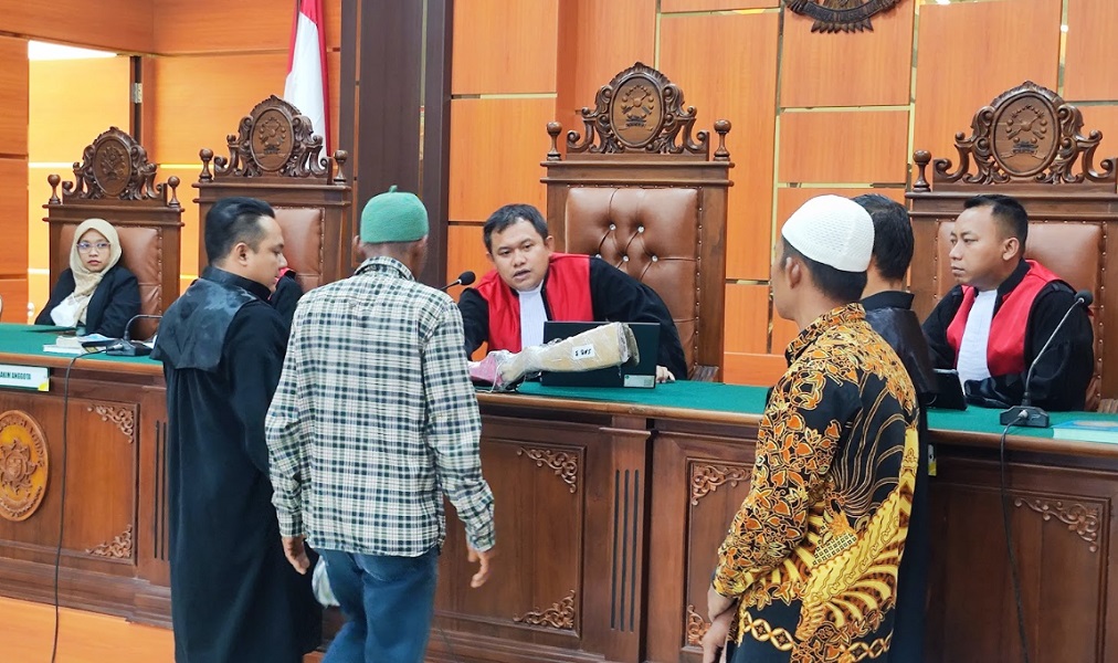 Pengadilan Negeri Pulau Punjung menggelar persidangan perkara tindak pidana senjata api ilegal atas nama terdakwa Heri alias Heri bin Suparman pada Selasa (8/7/2025). Foto dokumentasi PN Pulau Punjung.