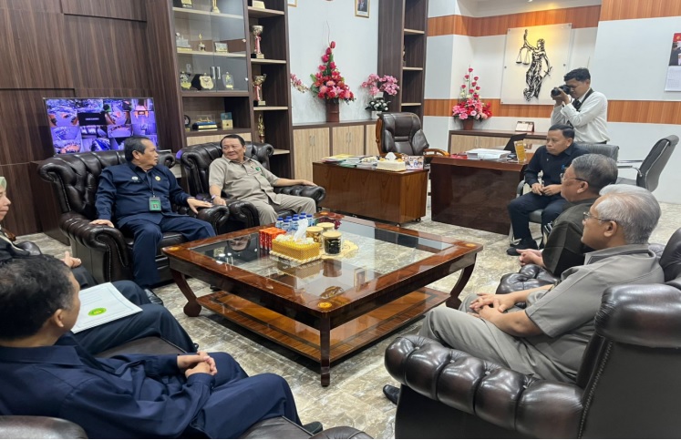 Pertemuan dan Diskusi Intensif antara PT Surabaya dan PTA Surabaya. Foto dokumentasi Humas PT Surabaya