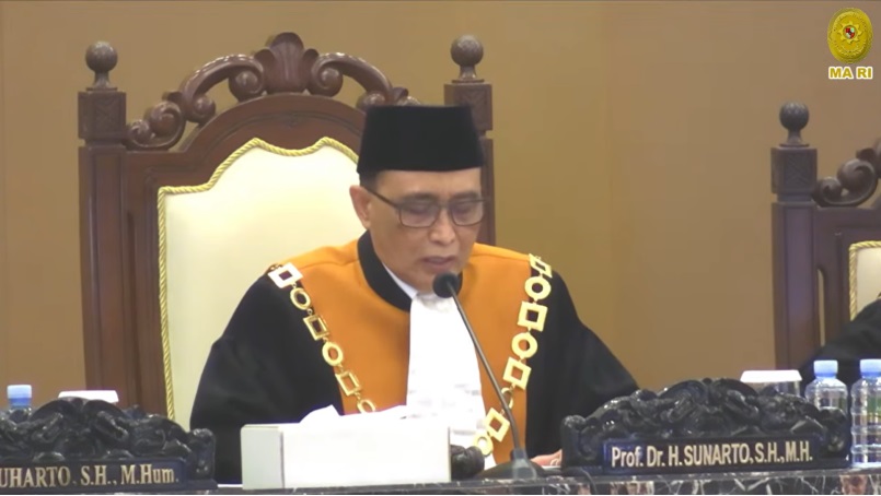 Ketua Mahkamah Agung Prof. Dr. H. Sunarto, S.H., M.H., memberikan sambutan pengantar dalam sidang paripurna khusus pemilihan Wakil Ketua Mahkamah Agung Bidang Yudisial, bertempat di Mahkamah Agung pada Kamis (10/7/2025). Foto YouTube MA