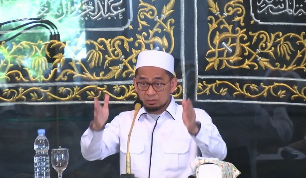 Ustaz Adi Hidayat: Allah Tinggikan Derajat Menjadi Hakim, Jangan Turunkan dengan Nilai Duniawi!