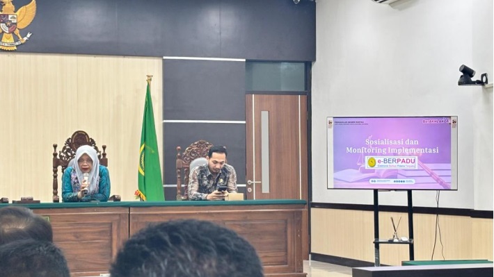 Pengadilan Negeri Rantau Kelas II mengadakan sosialisasi Sistem Peradilan Pidana Terpadu berbasis Teknologi Informasi (SPPT-TI) dengan fokus pada pelimpahan perkara pidana secara elektronik melalui aplikasi e-Berpadu. Foto dokumentasi PN Rantau.
