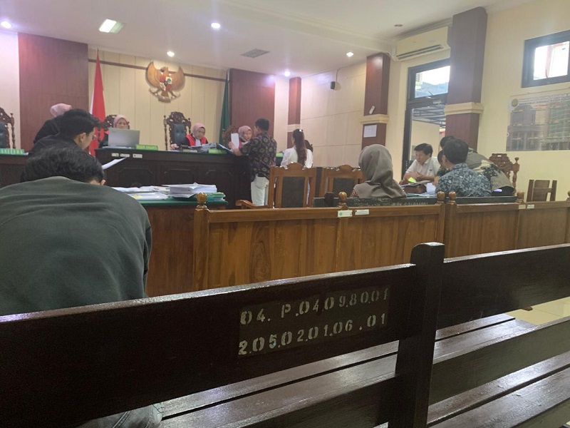 Pengujian Keaslian Bukti Surat dalam Persidangan Perkara Perdata Berdasarkan Prinsip Pemeriksaan Silang