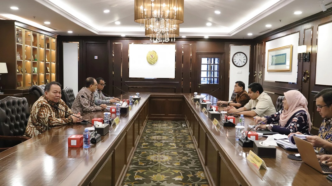 Menteri PKP Maruarar Sirait beraudiensi dengan Ketua Mahkamah Agung Republik Indonesia Sunarto dan Wakil Ketua MA Suharto, serta Sekretaris MA Sugiyanto di Kantor Mahkamah Agung RI di Jakarta Pusat, Jumat (18/7/2025). Foto pkp.go.id.