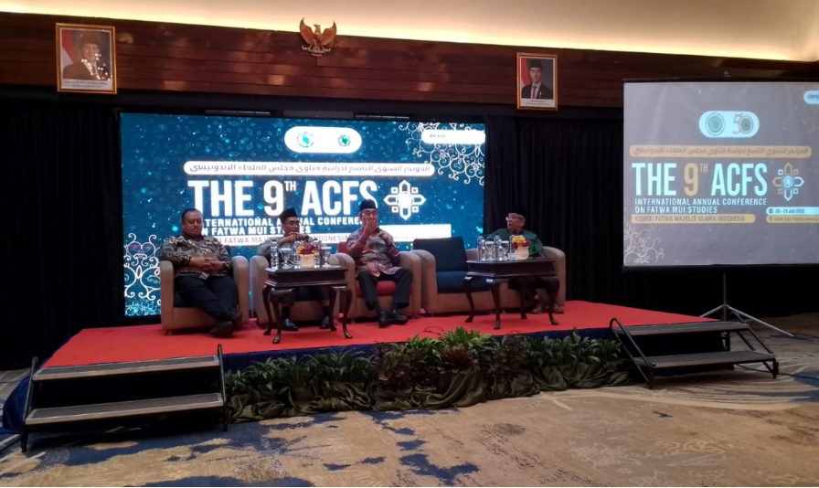 Hakim Agung Kamar Agama Mahkamah Agung RI, Dr. H. Imron Rosyadi, S.H., M.H., menjadi pembicara dalam 9th Annual Conference on Fatwa MUI Studies yang diselenggarakan Majelis Ulama Indonesia, Kamis (25/7/2025) di  di Ballroom Hotel Sari Pacific, Jakarta.