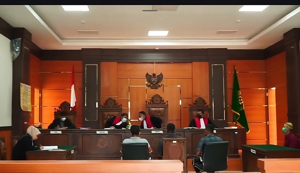Benarkah Penggunaan Masker oleh Hakim Merusak Keterbukaan Sidang?