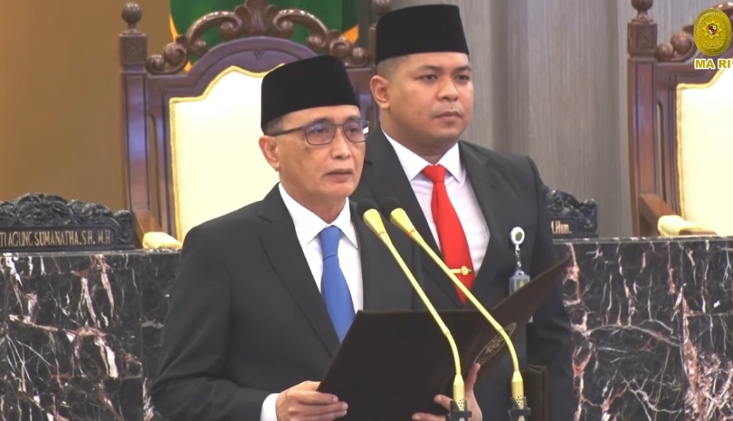 Ketua Mahkamah Agung RI, Prof. Dr. H. Sunarto, S.H., M.H., secara resmi melantik dan mengambil sumpah tiga pejabat eselon I di lingkungan Mahkamah Agung, Rabu (30/7/2025). Foto YouTube MA RI