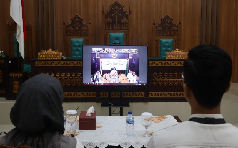 Pimpinan dan aparatur Pengadilan Tata Usaha Negara Bandar Lampung menyimak pembinaan Dirjen Badilmiltun secara daring. Dokumentasi PTUN Bandar Lampung
