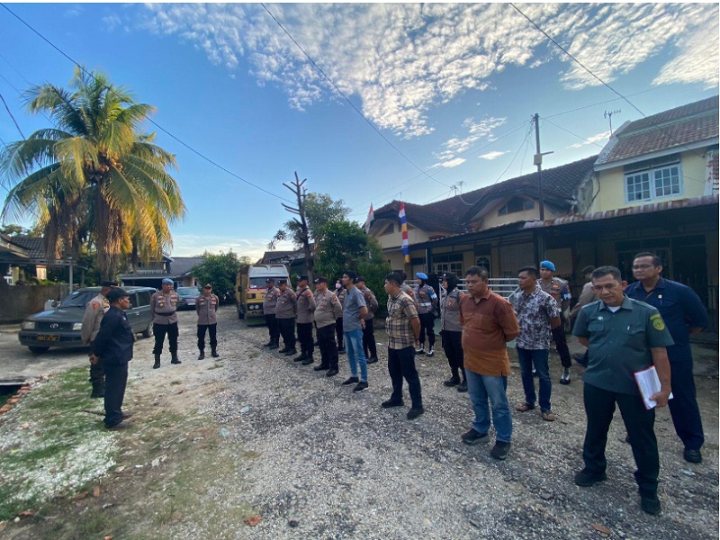 PN Bangkinang berhasil melaksanakan eksekusi riil berupa pengosongan dan penyerahan rumah, Foto: Dokumentasi PN Bangkinang