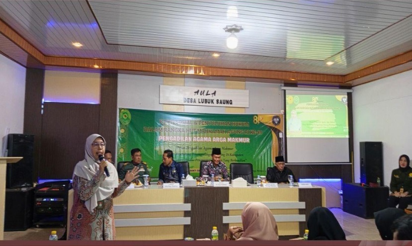 Kegiatan 4 in 1, Bakti Sosial, Penyuluhan Hukum, Launching Inovasi Tabassam, dan Public Campaign di Kantor Desa Lubuk Saung. Foto dokumentasi PA Arga Makmur)
