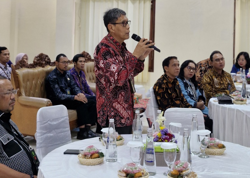 Ketua Pengadilan Tinggi Tata Usaha Negara Jakarta H. Iswan Herwin, S.H., M.H. menyampaikan kendala dan masukannya disela pembinaan (14/8/2025). Foto Dokumentasi PTUN Denpasar.
