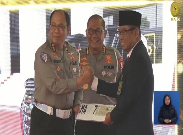 Mahkamah Agung menghadirkan kehadiran plat kendaraan khusus. Foto YouTube MA.