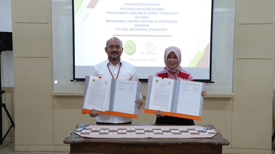 Mahkamah Agung telah bekerjasama dengan PT Pos Indonesia. Penandatanganan kerja sama dilakukan oleh Kepala Biro Hukum dan Humas MA Sobandi, dan Direktur Bisnis Kurir dan Logistik  PT Pos Indonesia Siti Choiriana. Foto dokumentasi MA.