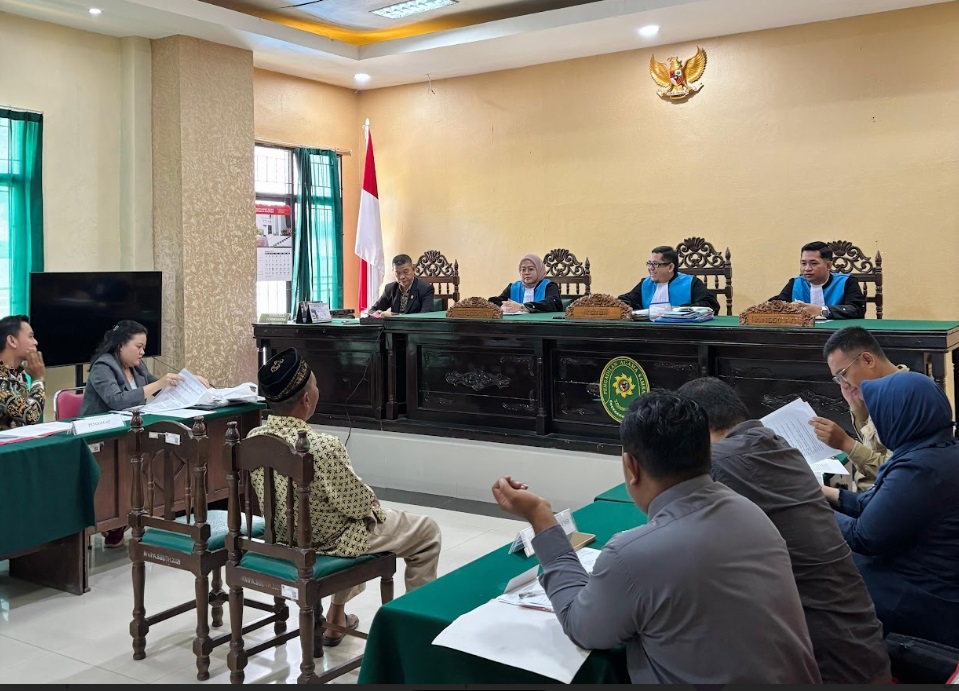 PTUN Pontianak Laksanakan Sidang Keliling di PA Sambas untuk Tingkatkan Akses Keadilan