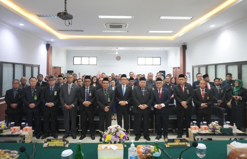 Ketua Mahkamah Agung (MA) Prof. Dr. H. Sunarto, S.H., M.H., menggelar pembinaan bagi Ketua dan Wakil Ketua Pengadilan Tingkat Banding dan seluruh Ketua Pengadilan Tingkat Pertama dari empat lingkungan peradilan pada Pengadilan Terpadu Manado.