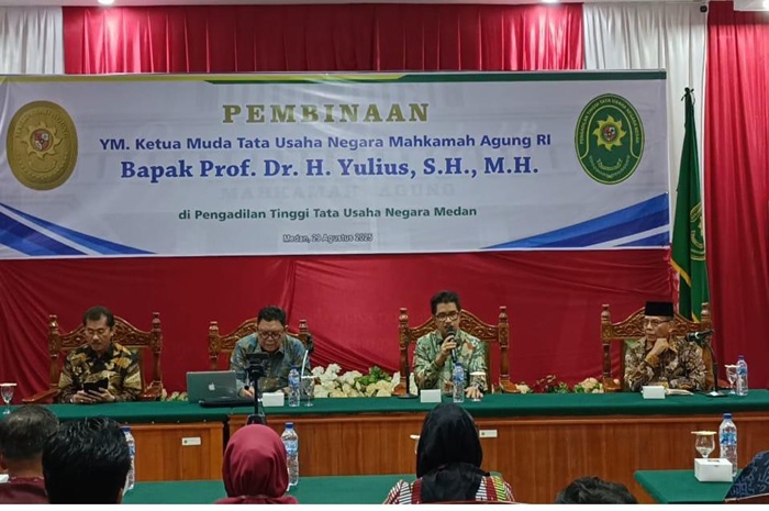 Ketua Muda Tata Usaha Negara MA memberikan pembinaan di PN Medan. Foto : Istimewa