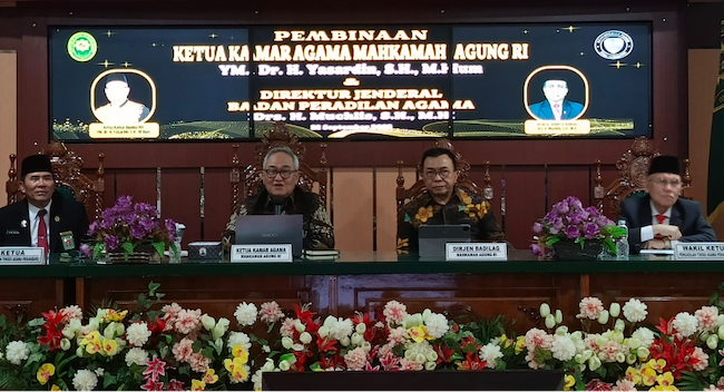 Dirjen Badilag dan Ketua Muda Kamar Agama MA melakukan pembinaan di PTA Pekanbaru. Foto ; Dokumentasi PTA Pekanbaru